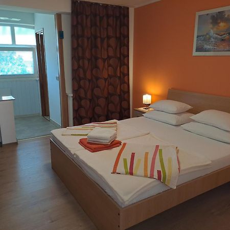 Studio Apartments Maslinik คิร์ก ภายนอก รูปภาพ