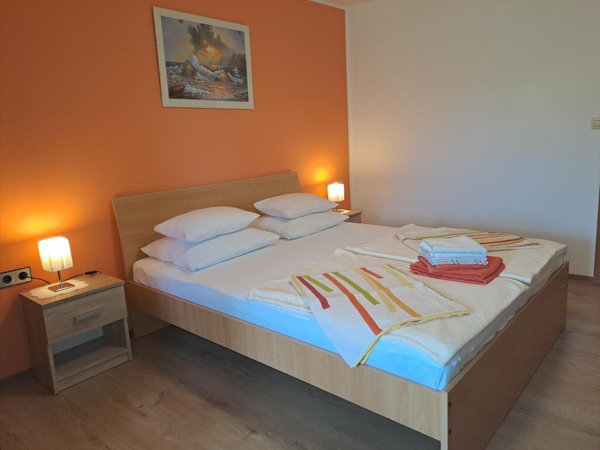 Studio Apartments Maslinik คิร์ก ภายนอก รูปภาพ