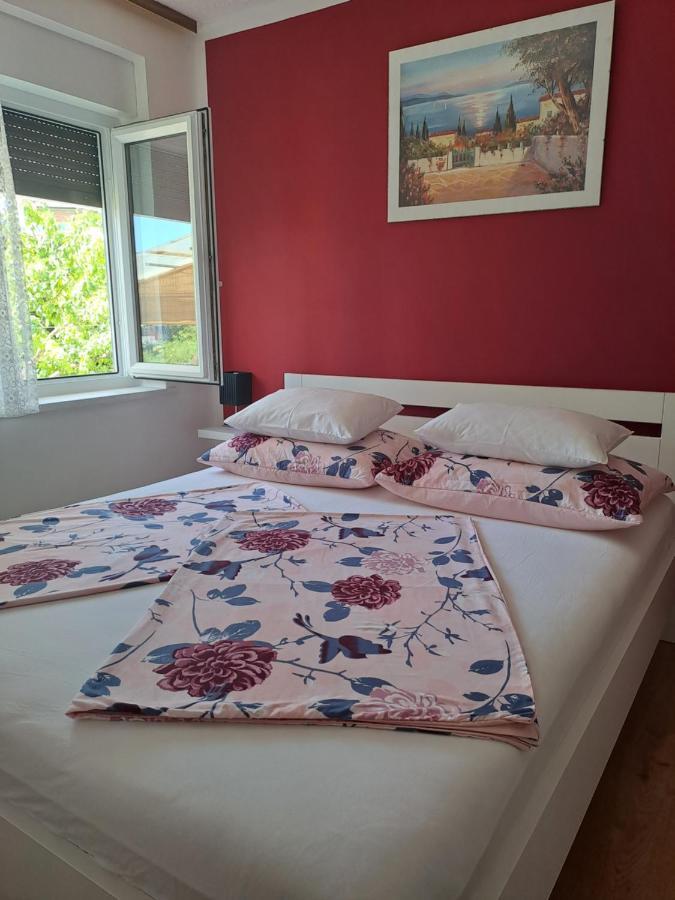 Studio Apartments Maslinik คิร์ก ภายนอก รูปภาพ