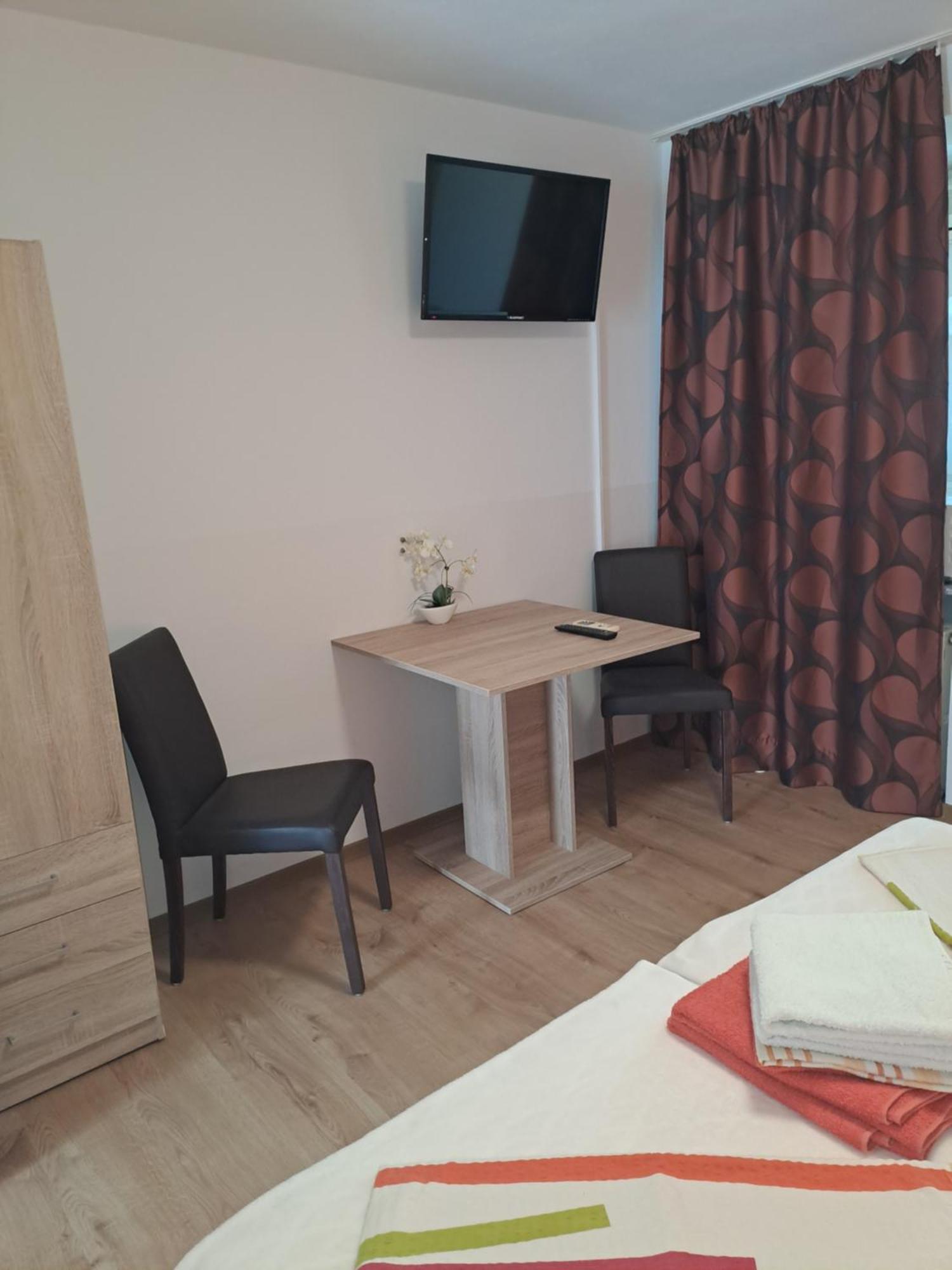 Studio Apartments Maslinik คิร์ก ภายนอก รูปภาพ