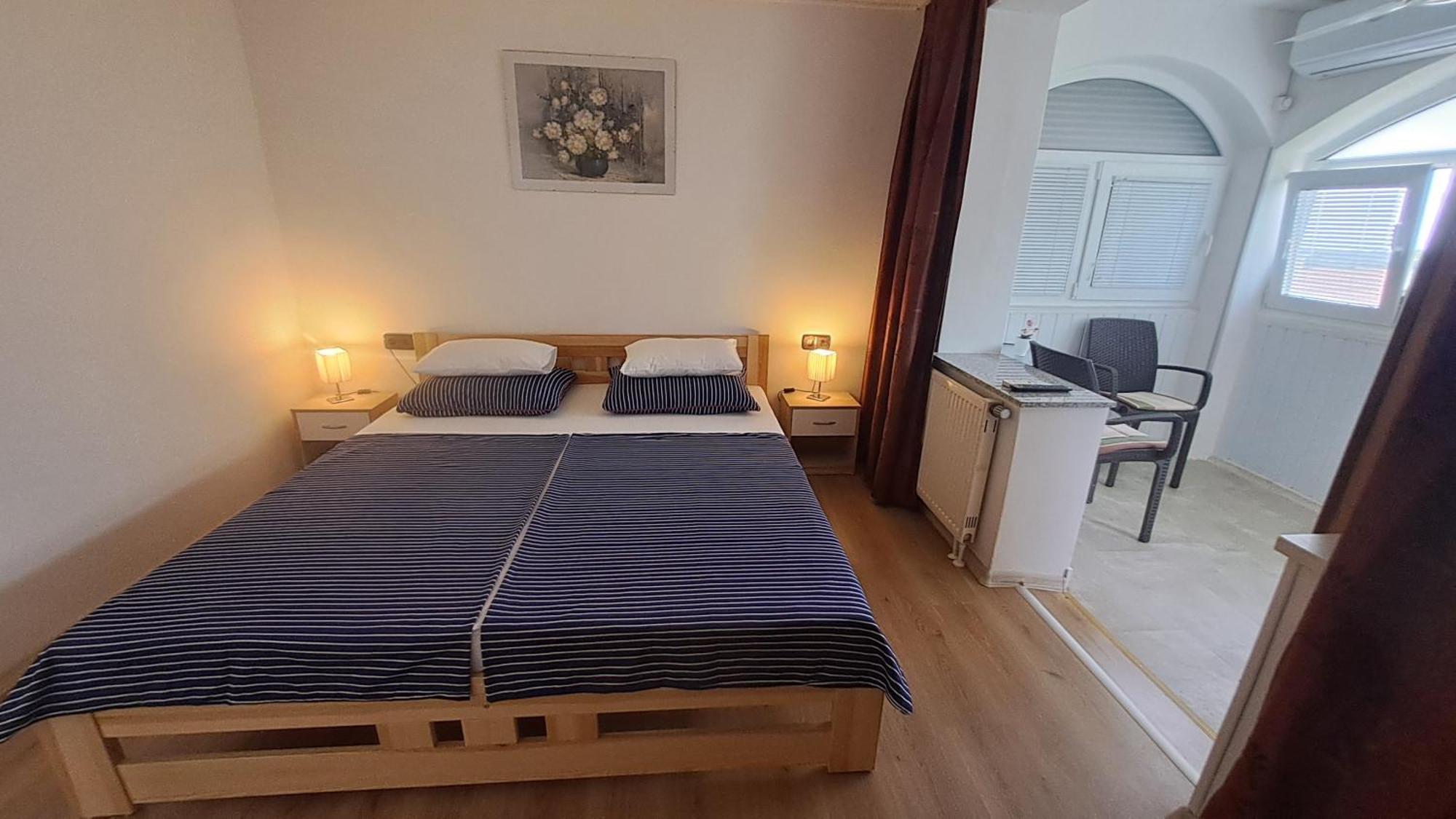 Studio Apartments Maslinik คิร์ก ภายนอก รูปภาพ